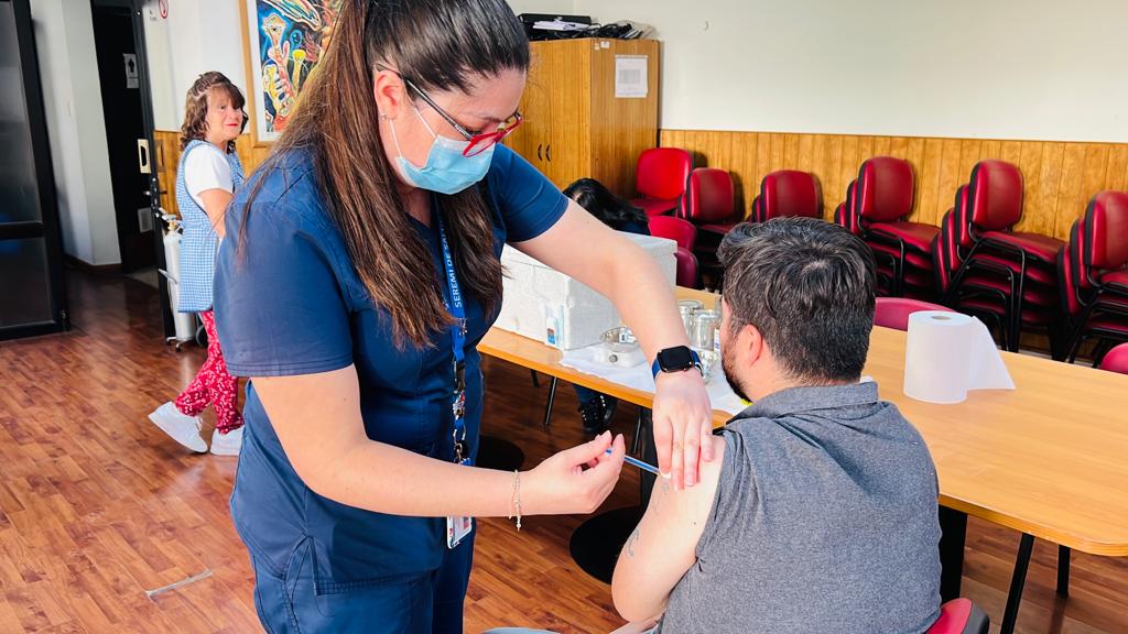 Seremi de Salud realiza jornada de vacunación a personal de educación antes de iniciar año escolar 2023