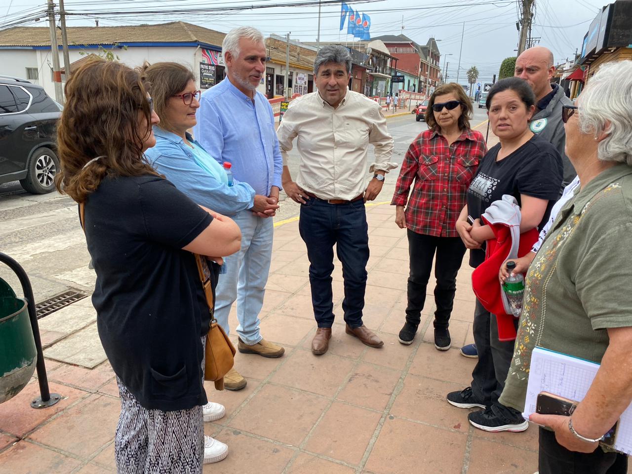 Gobierno Regional coordina ayuda a locatarios afectados por incendio en Pichilemu