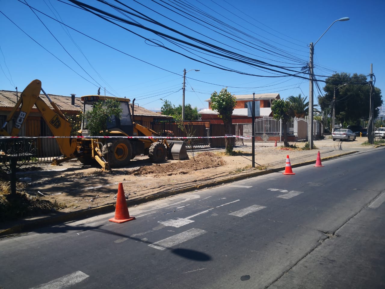 Municipio inicia mejoramiento de bandejón de Alameda en Población Siempre Unidos