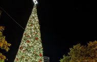 Árbol de Navidad de la Plaza de Los Héroes fue encendido en emocionante ceremonia
