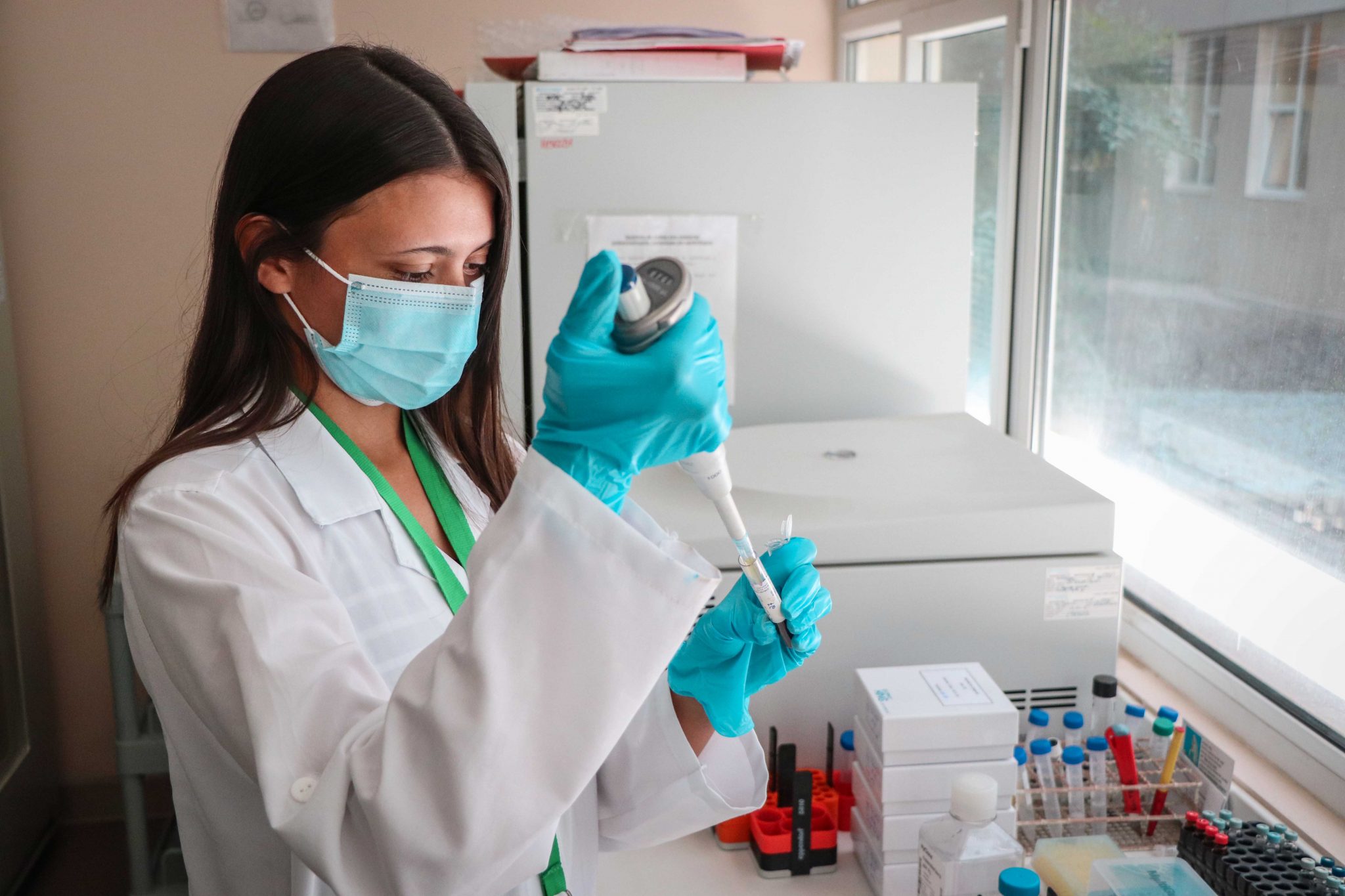 Bioquímica brasileña colabora en proyecto de investigación del HRLBO