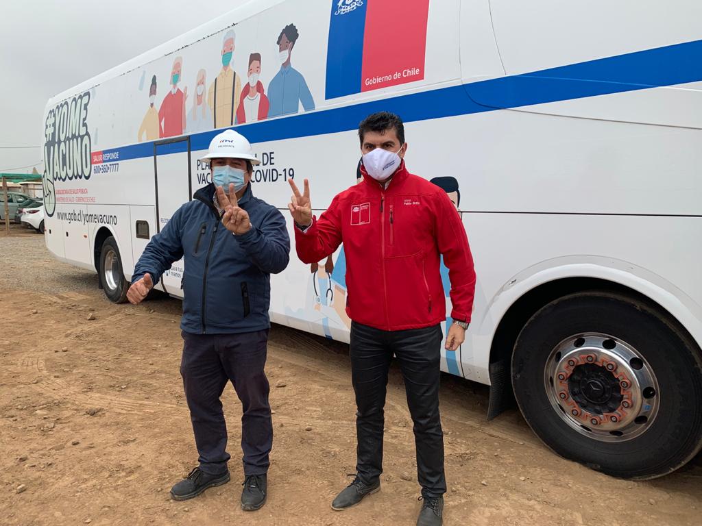 Vacunatorio móvil recorre la región reforzando inmunización Covid-19 a trabajadores