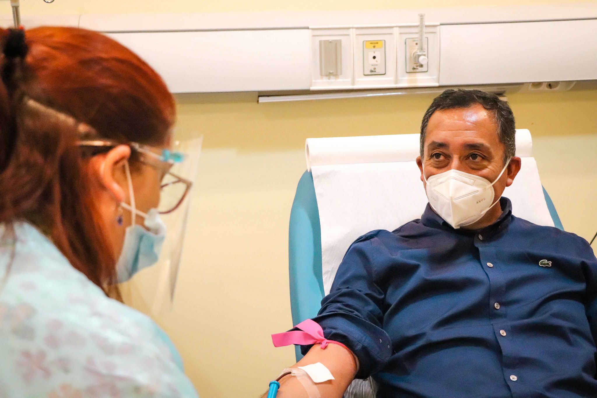 Intendente y gabinete de O’Higgins donan sangre ante déficit regional