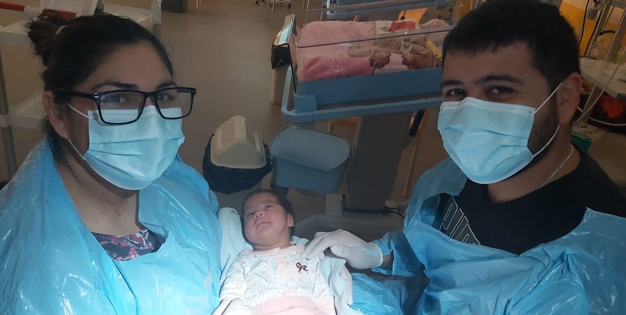 Ambas sobrevivieron al COVID-19: Madre dio a luz justo antes de ser asistida con ventilación mecánica