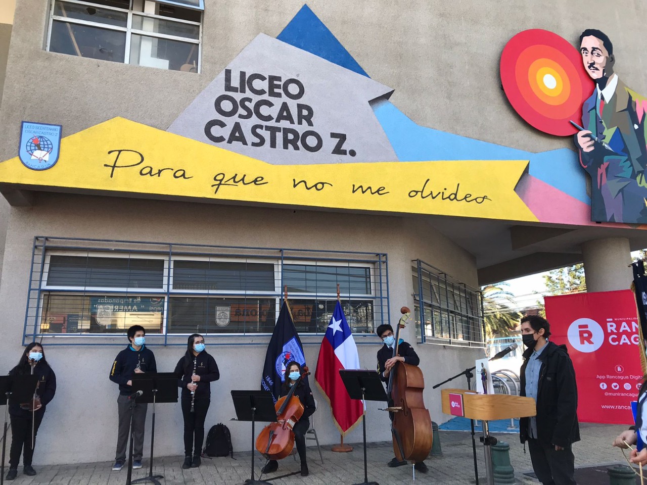 Alcalde Eduardo Soto entrega mural de Poeta Oscar Castro Zúñiga