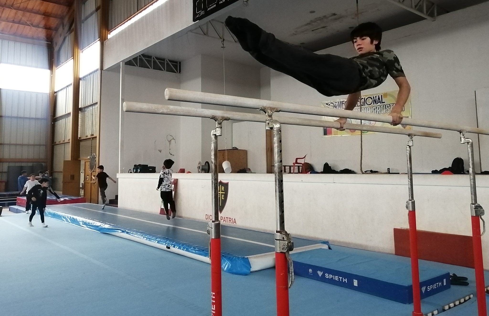 Nuevo trampolín de piso para la gimnasia artística regional