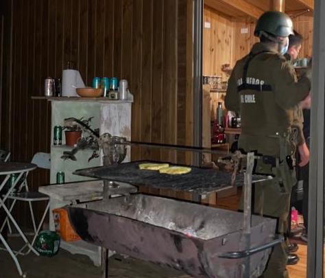 Carabineros detuvo a 14 personas en Fiesta Clandestina en Pichilemu
