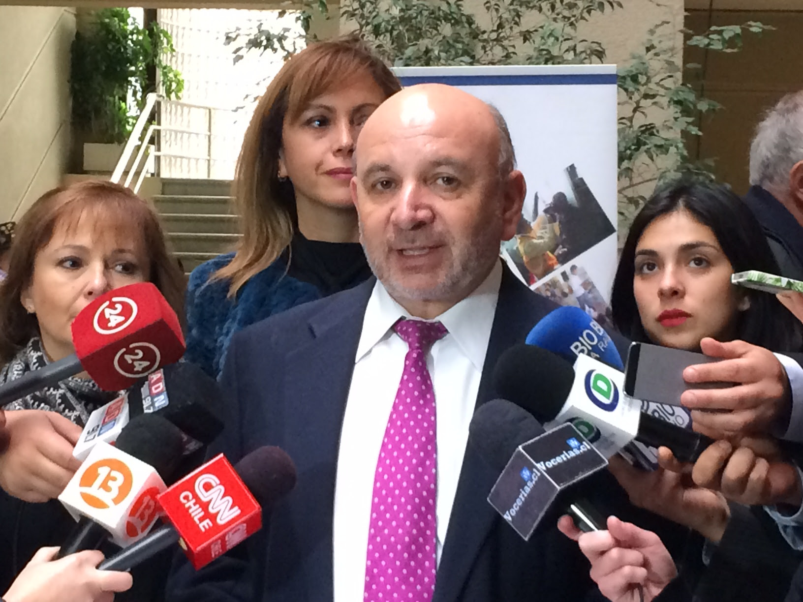 Senador Juan Luis Castro destaca aprobación del proyecto de ley que mitigará alzas en cuentas de luz