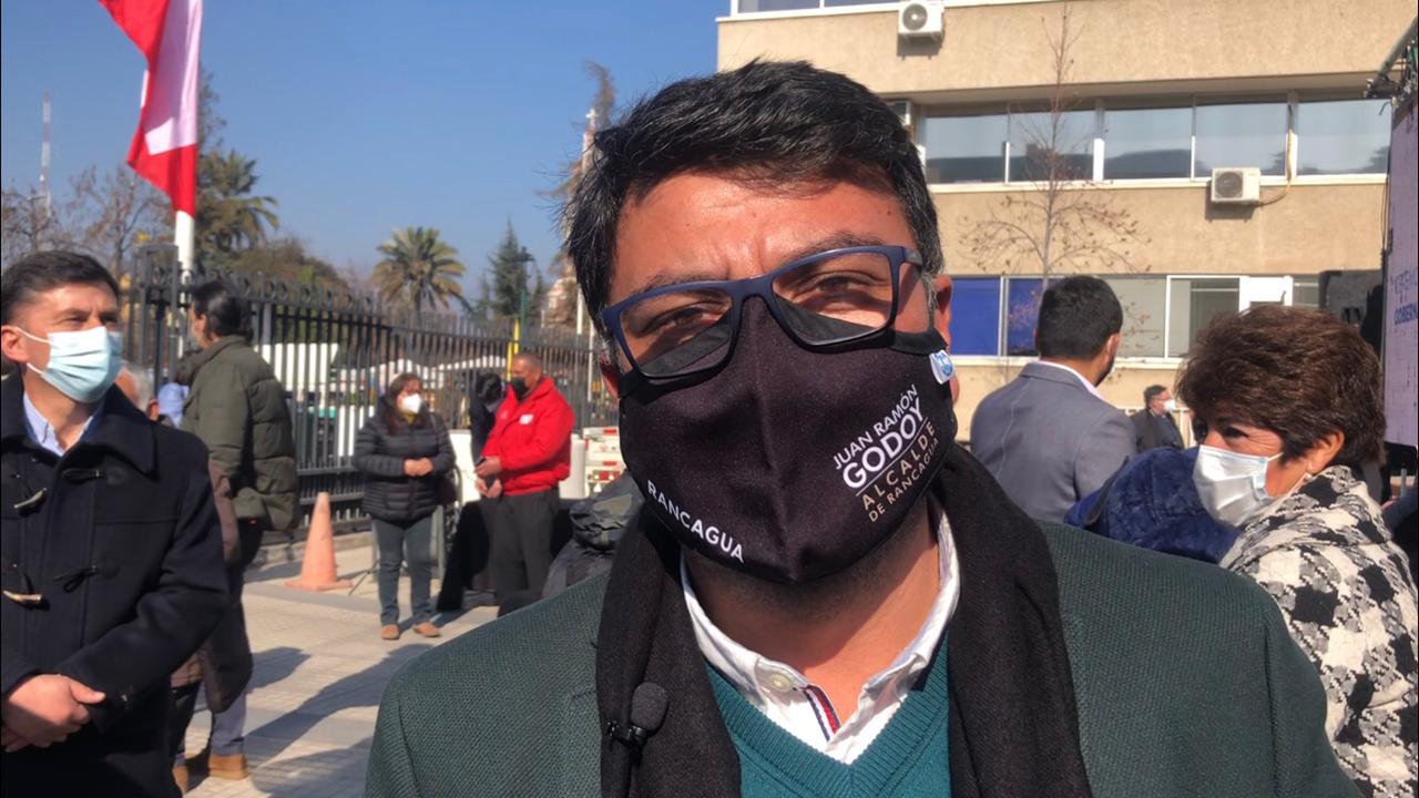 Alcalde Juan Ramón Godoy: Establecimientos educacionales  de la Cormun seguirán en clases modo online