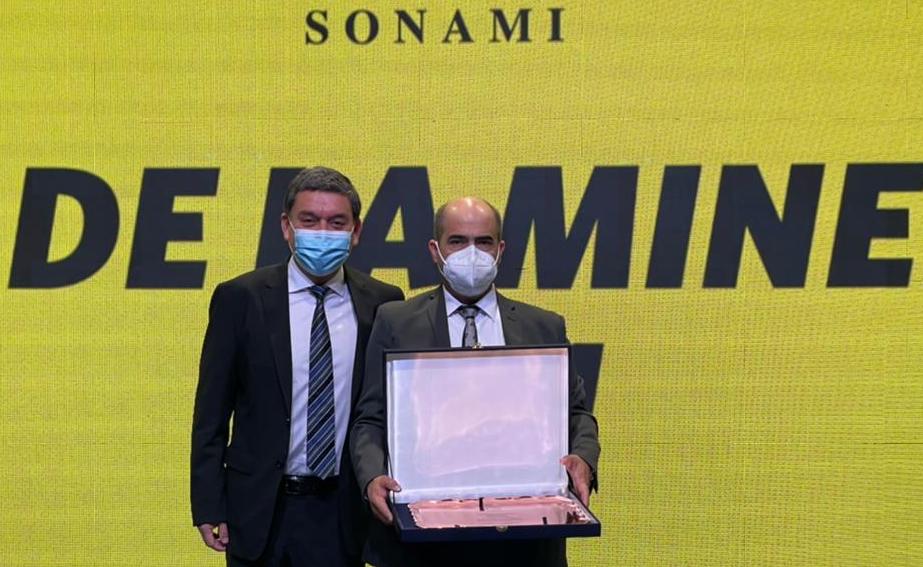 Minera Valle Central recibe premio San Lorenzo