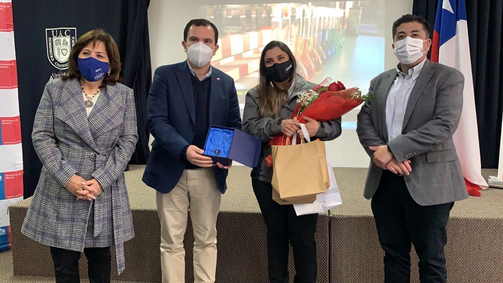 Autoridades presentan el Programa Mentorías y entregan  reconocimiento a mujer destacada de la industria minera