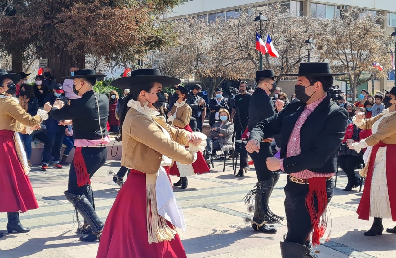 Alcalde Juan Ramón Godoy da la bienvenida a septiembre en una actividad llena de Chilenidad