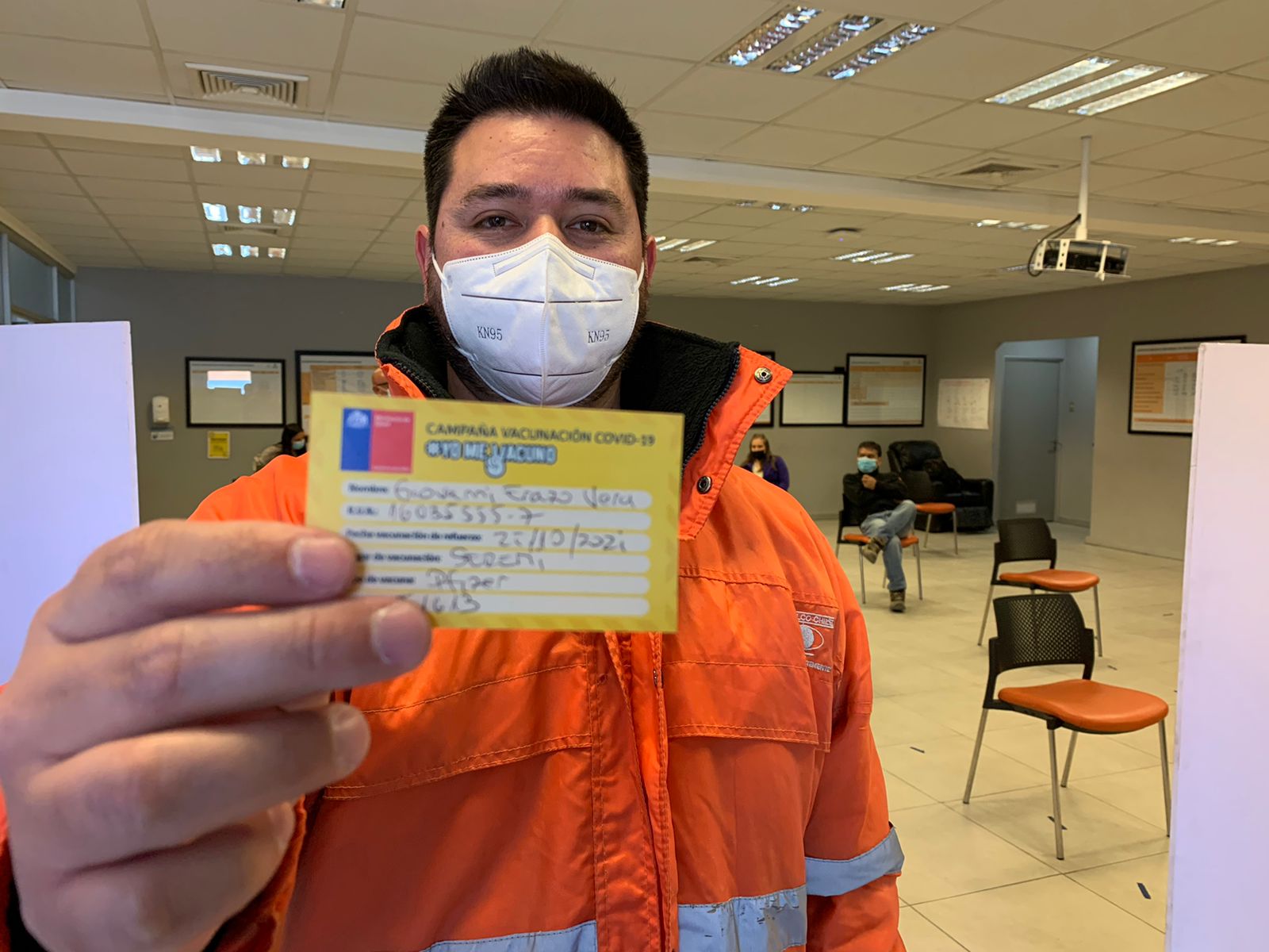 Seremi de Salud inocula con dosis de refuerzo a trabajadores de División El Teniente