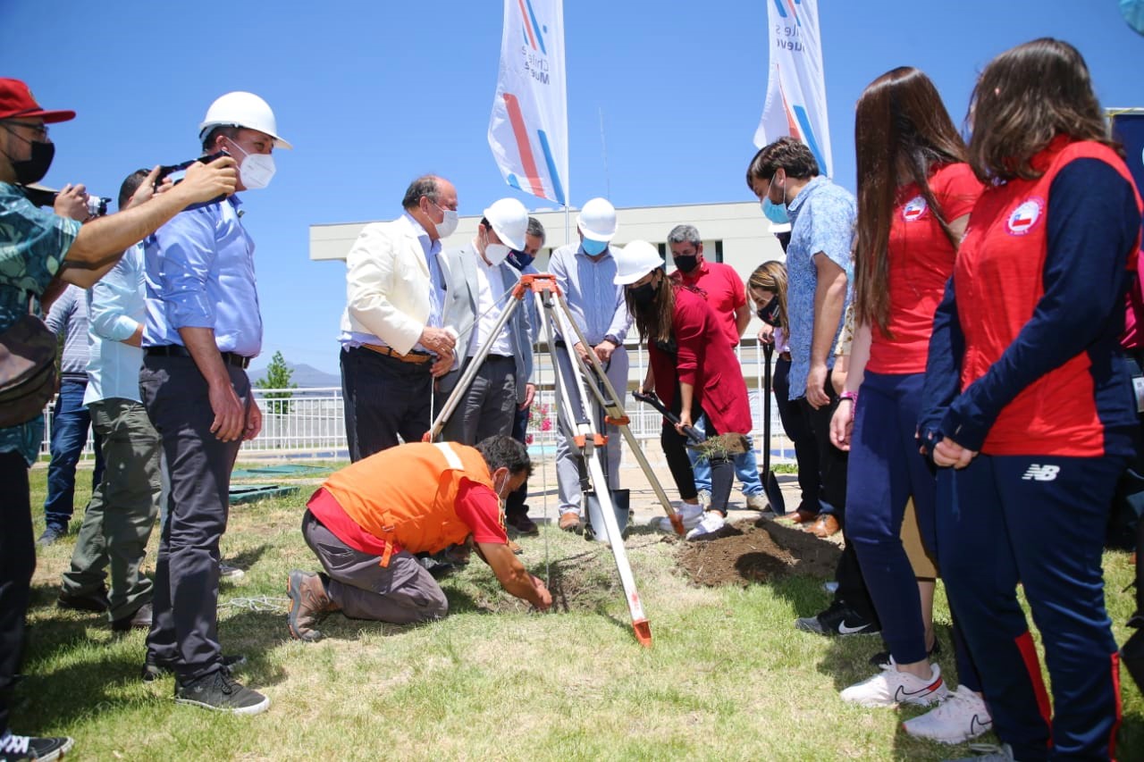 Ministra del Deporte da inicio de obras de la piscina temperada de Rancagua