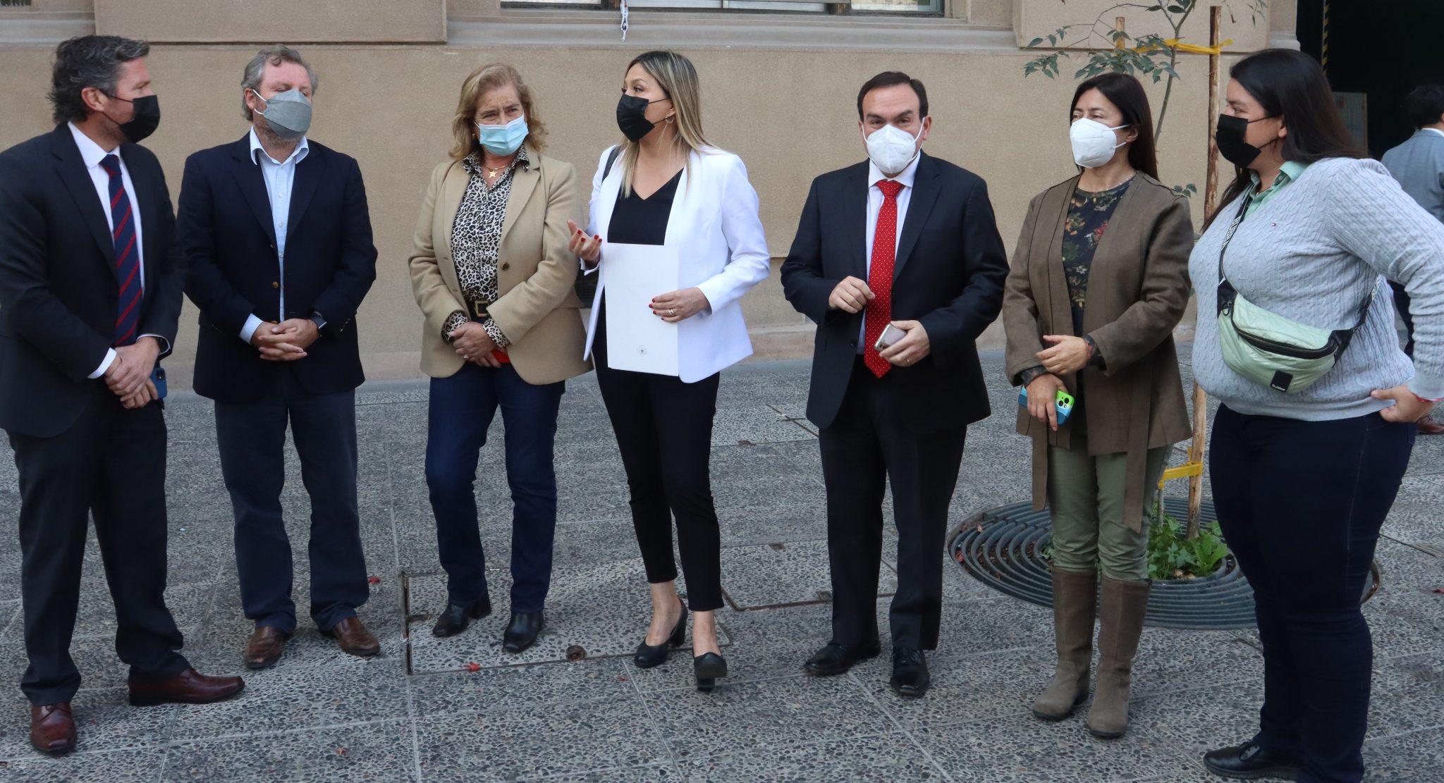 Diputados Romero y Cornejo acuden a La Moneda para solicitar al Presidente Boric aumentar monto de la Pensión Garantizada Universal