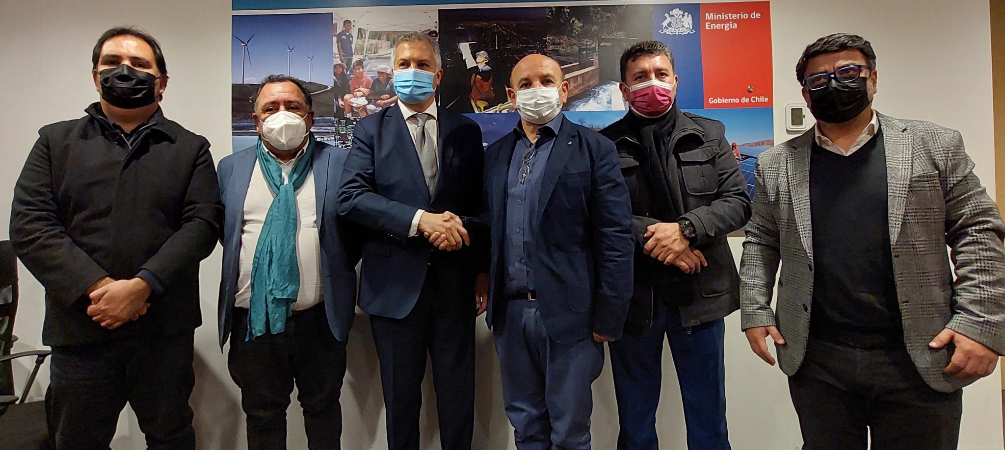 Senador Juan Luis Castro compromete a Ministro de Energía a visitar la región por reiterados cortes de luz