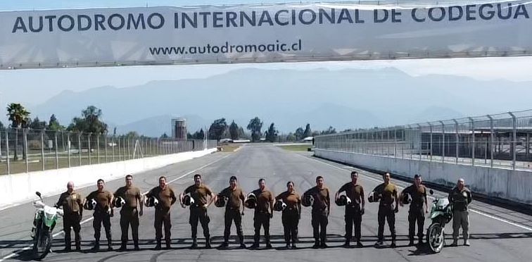 Carabineros de Cachapoal fueron entrenados para conducir motos todo terreno