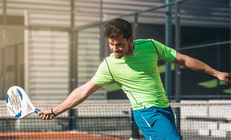 Pádel: Las 6 lesiones más comunes en aficionados al deporte de moda