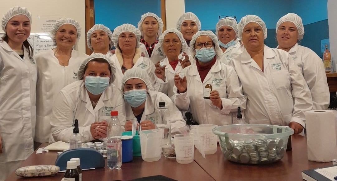 Pichilemu: Algueras del sector La Puntilla elaboran cosmética natural con algas marinas