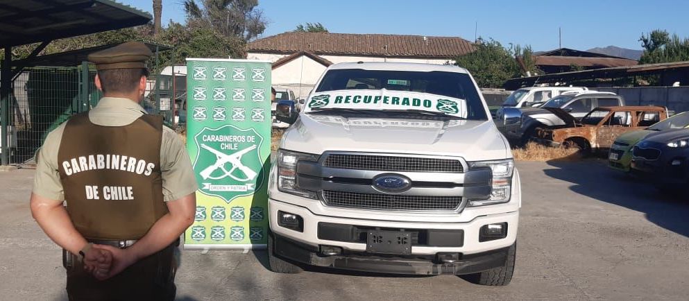 Camioneta robada en Santiago fue recuperada por Carabineros de Olivar