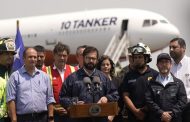 Presidente Gabriel Boric recibe la Aeronave Air Tanker con la que se reforzará el trabajo de los incendios que afectan al país