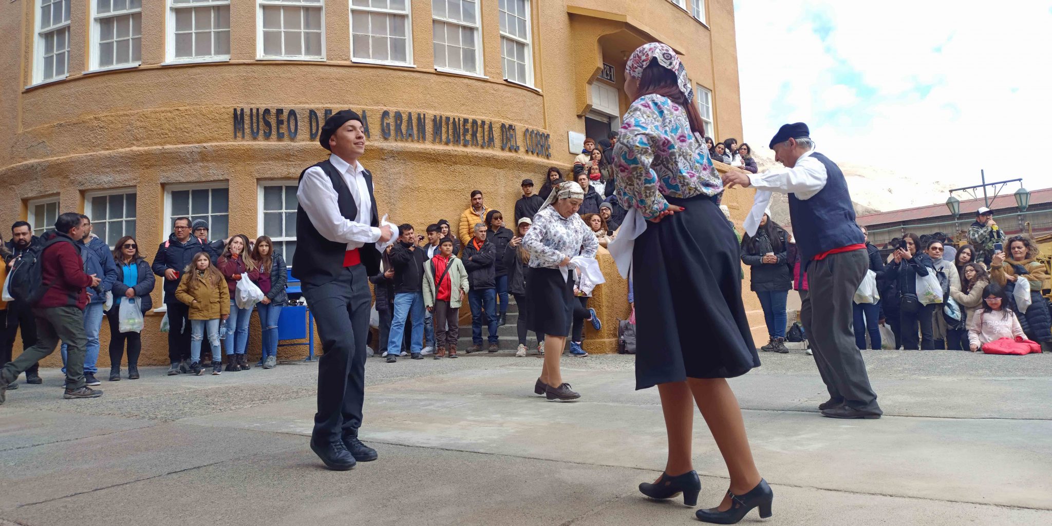 Masiva celebración del Día de los Patrimonios en sitios históricos de División El Teniente