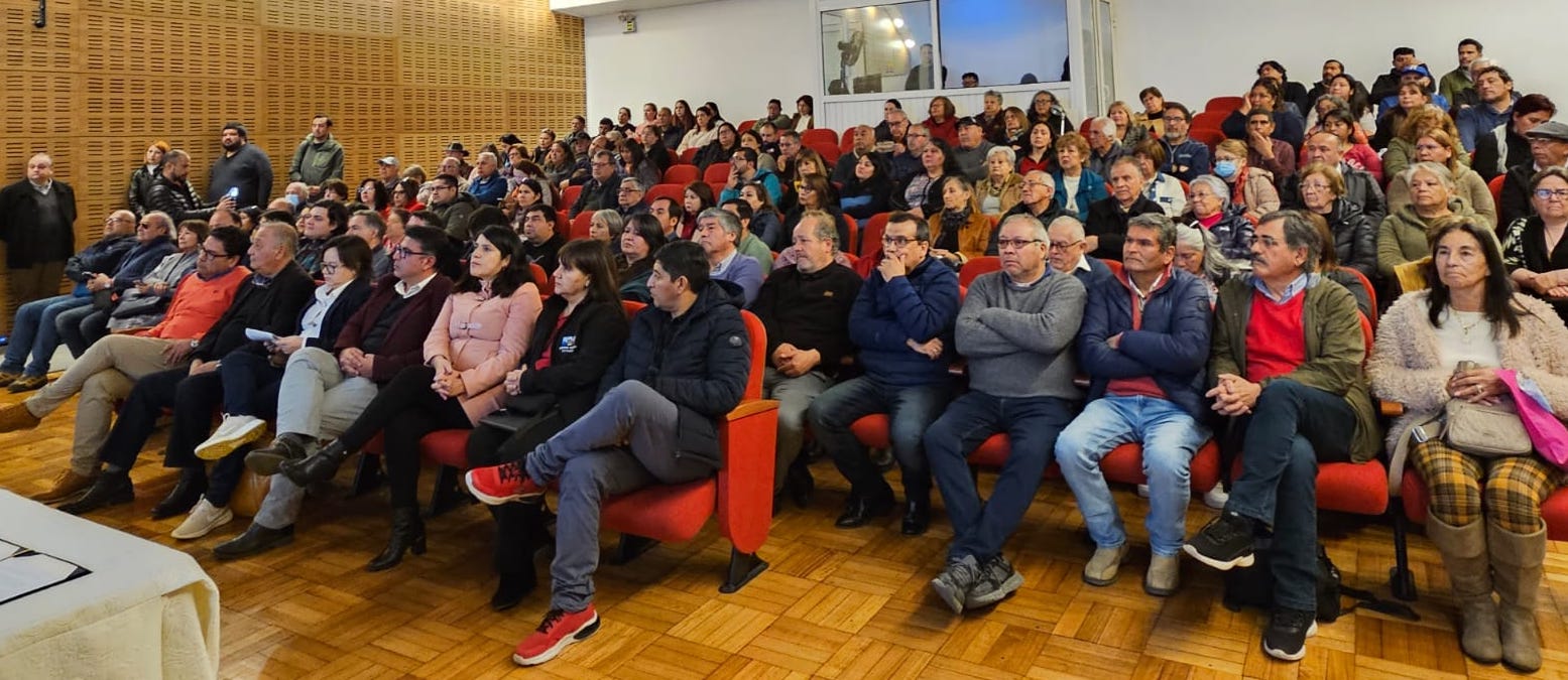 Comunidad rancagüina se une en un masivo acto para pedirle al Presidente que Rancagua reciba recursos del Royalty