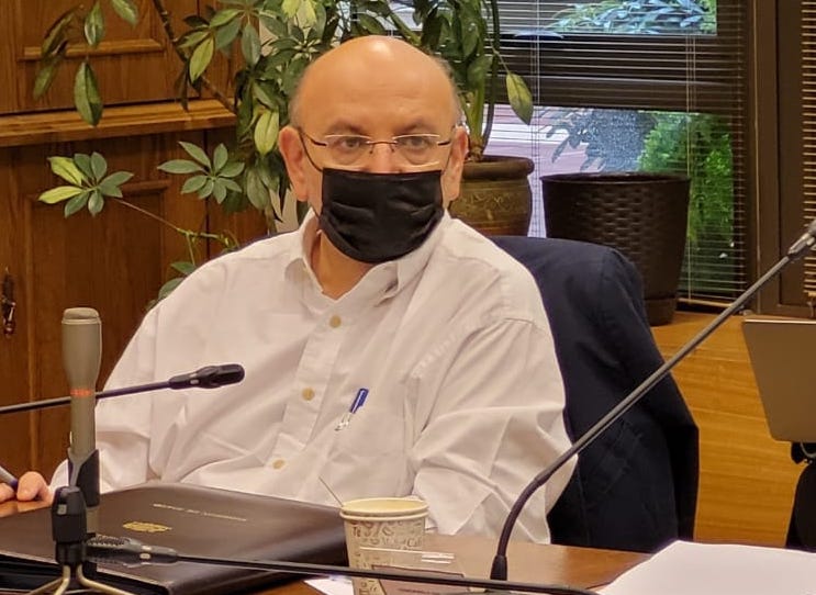 Senador Castro pide volver al uso de la mascarilla en lugares cerrados ante difícil escenario por virus respiratorios