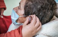 Entrega de audífonos en HRLBO apoya a más de 500 pacientes en primer semestre del año