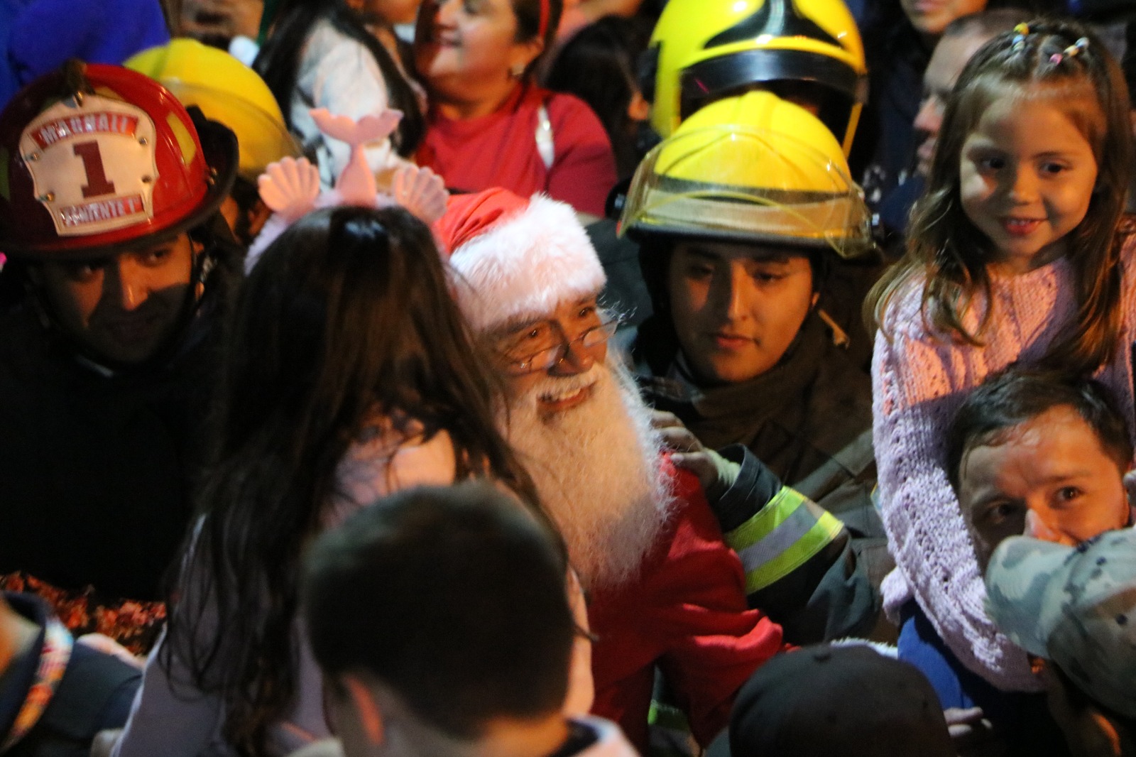 Con la llegada del Viejito Pascuero y con el tradicional encendido de luces Machalí comenzó a celebrar la Navidad