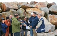 Analiza demanda por daño ambiental: Segundo Tribunal Ambiental inspeccionó zona intervenida por el MOP en el balneario de Bucalemu