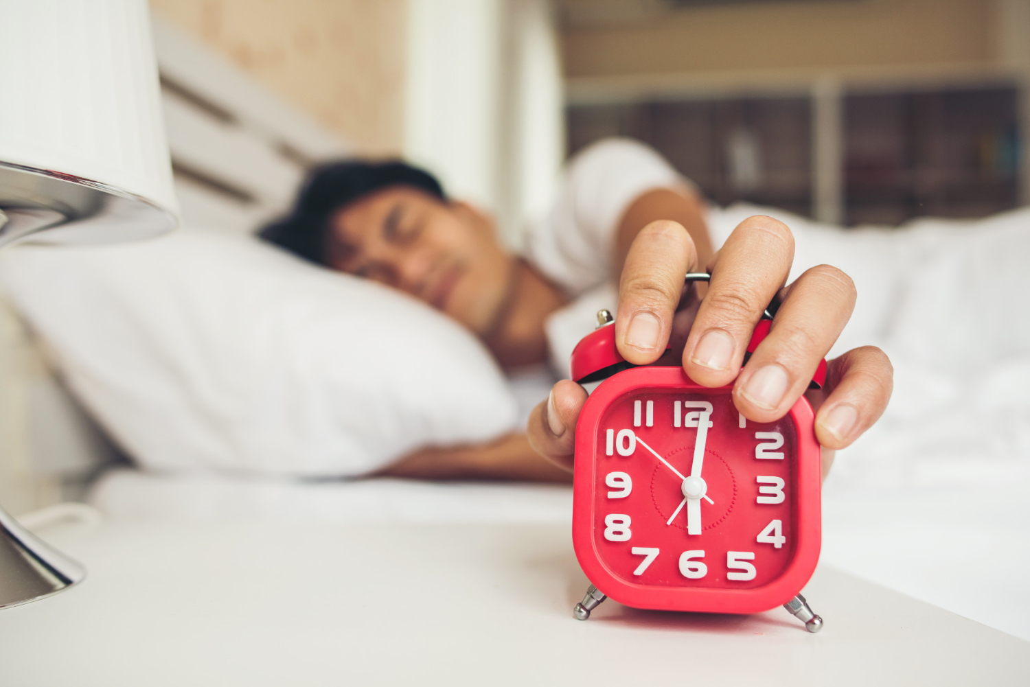 Domina el cambio de hora: estrategias para optimizar tu descanso en otoño