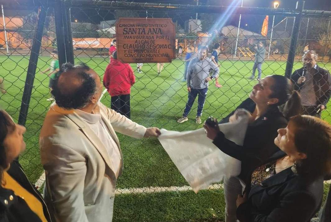 Inauguran primera cancha pública de pasto sintético para Graneros