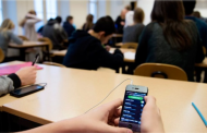 Regulación del uso de celulares en aulas: destacan beneficios para el aprendizaje y la conducta escolar