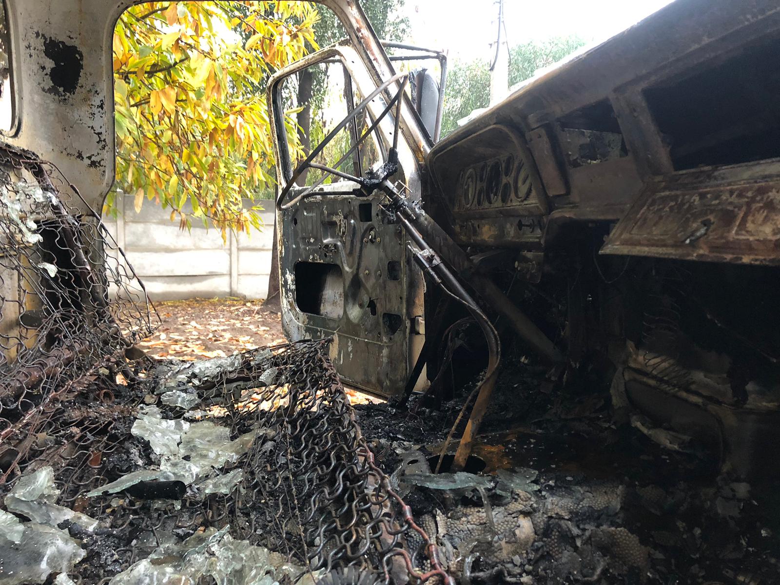 Queman camión de empresa contratista que remodela Colegio Tuniche de Graneros