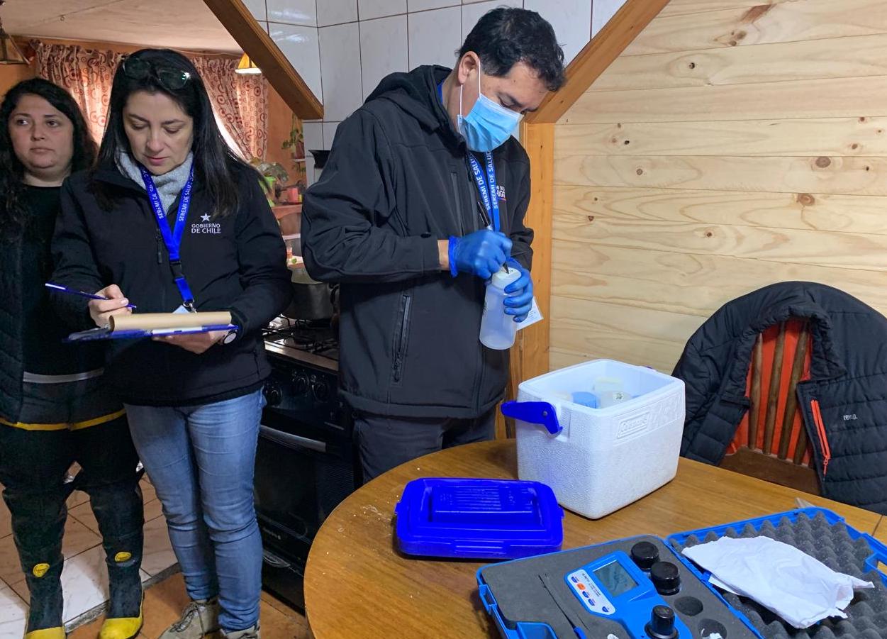 Inundaciones: En zonas afectadas Seremi de Salud O´Higgins realiza muestras de aguas y coordina vacunación contra la Hepatitis A