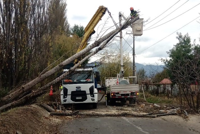 Región de O'Higgins: CGE refuerza sus brigadas de atención en terreno ante sistema frontal