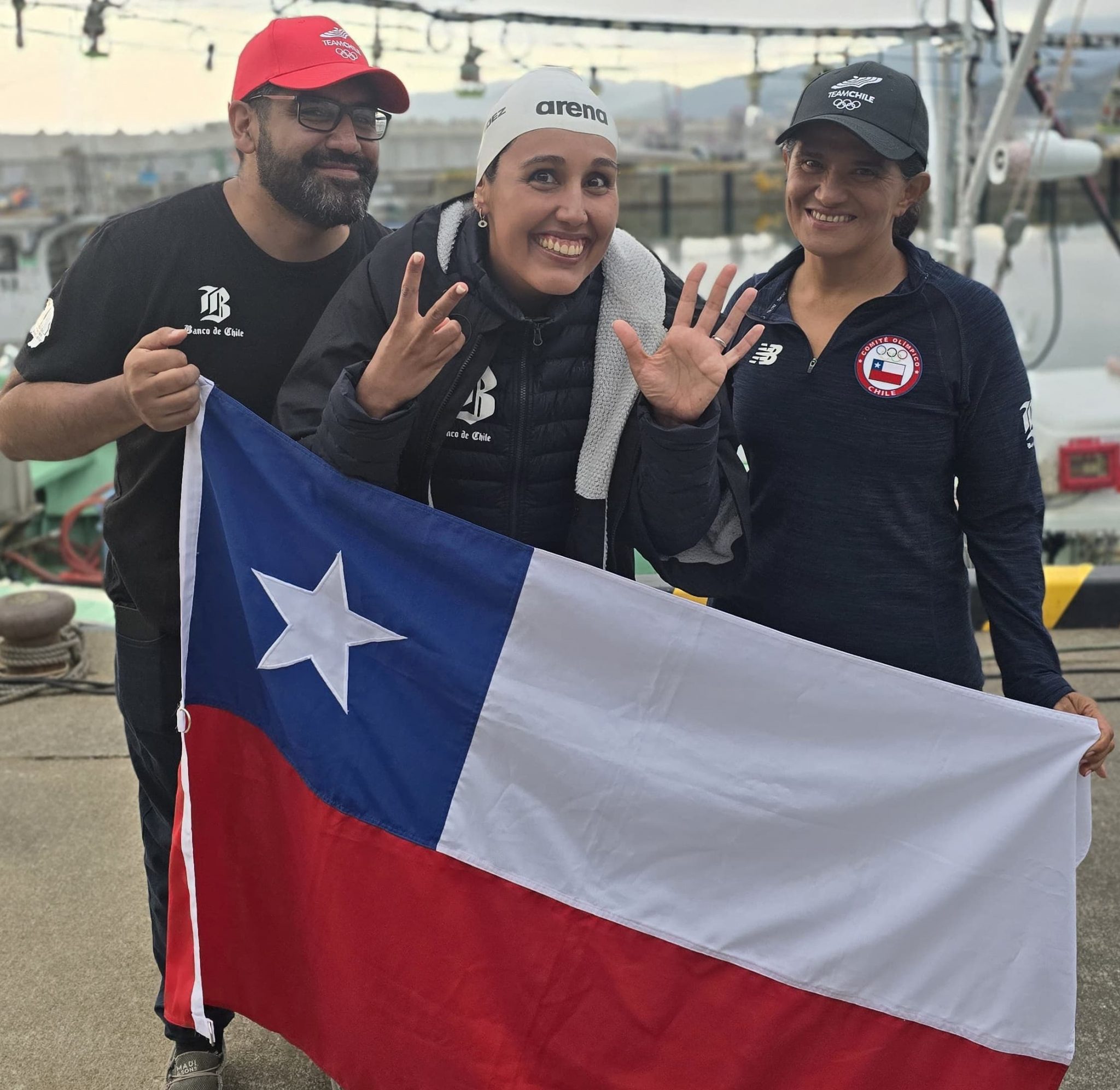 Bárbara Hernández es la primera sudamericana que logra cruzar a nado 7 mares en 5 continentes