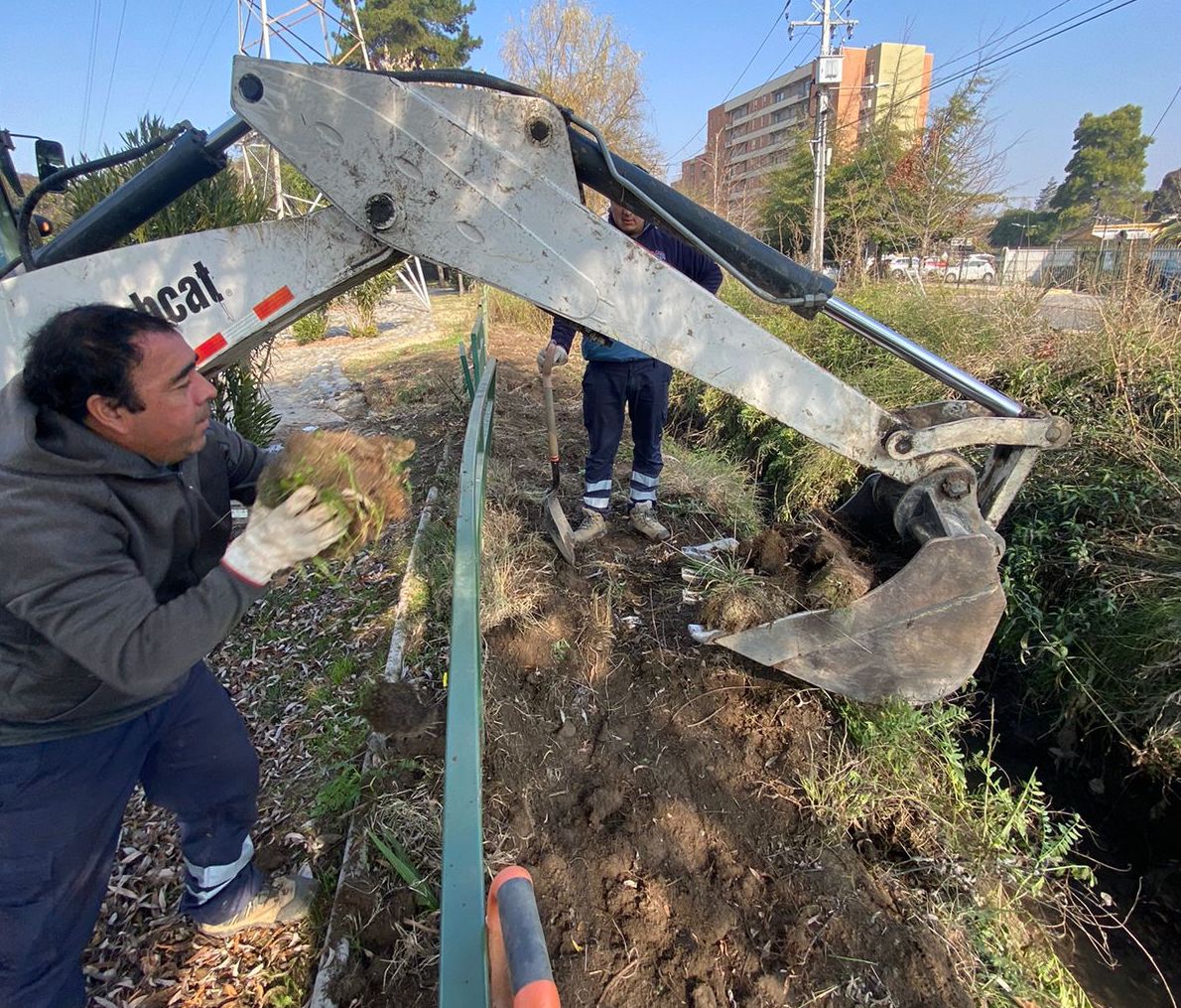 Municipalidad de Rancagua continúa con trabajos de limpieza preventivos en la ciudad