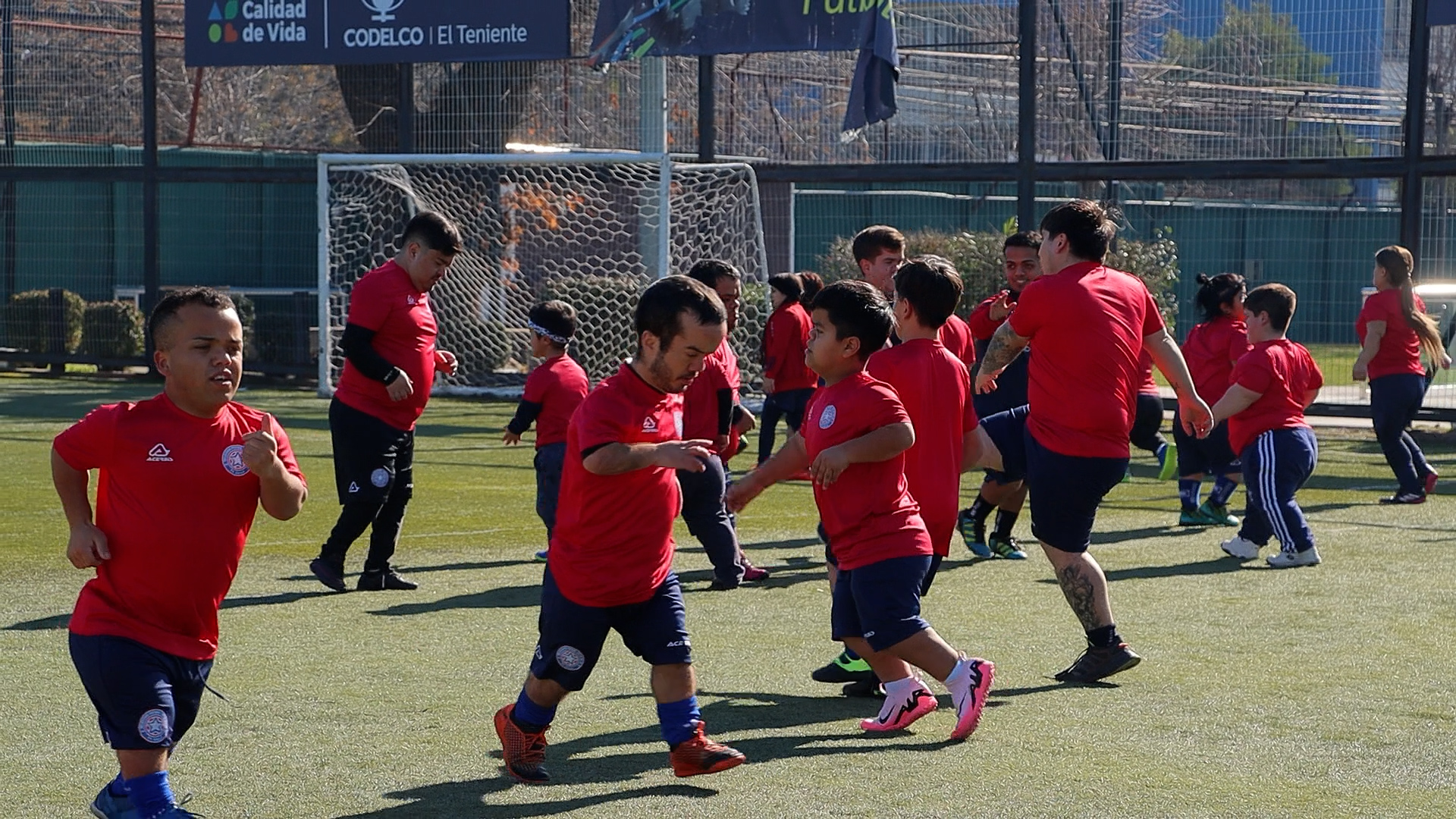 Selección Chilena de Fútbol de Talla Baja entrenó en estadio El Teniente