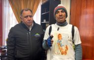 Alcalde de Graneros recibe a padre de niño que tiene síndrome de regresión caudal