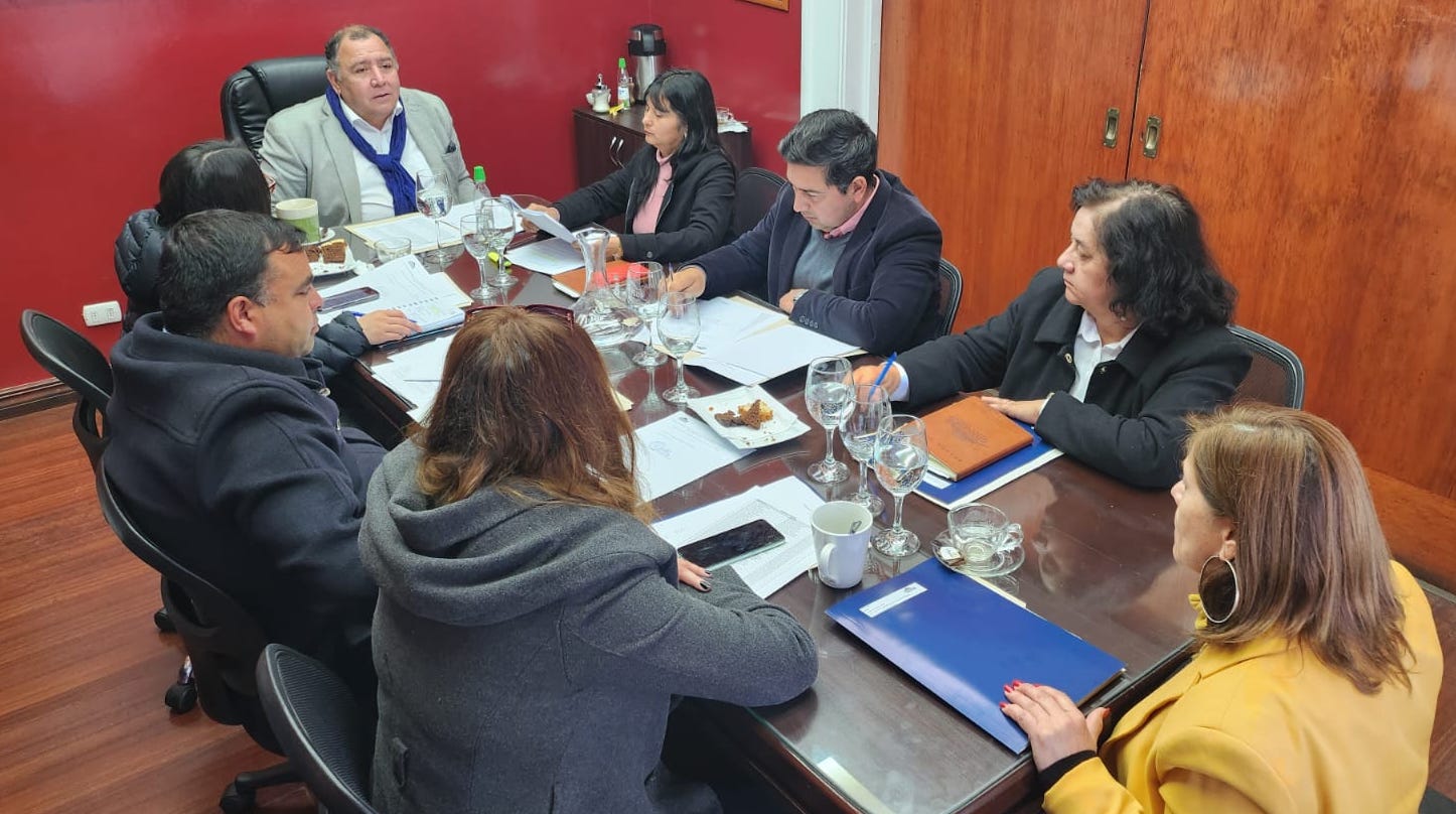 Concejo Municipal de Graneros aprueba entrega de 200 celulares a dirigentes sociales