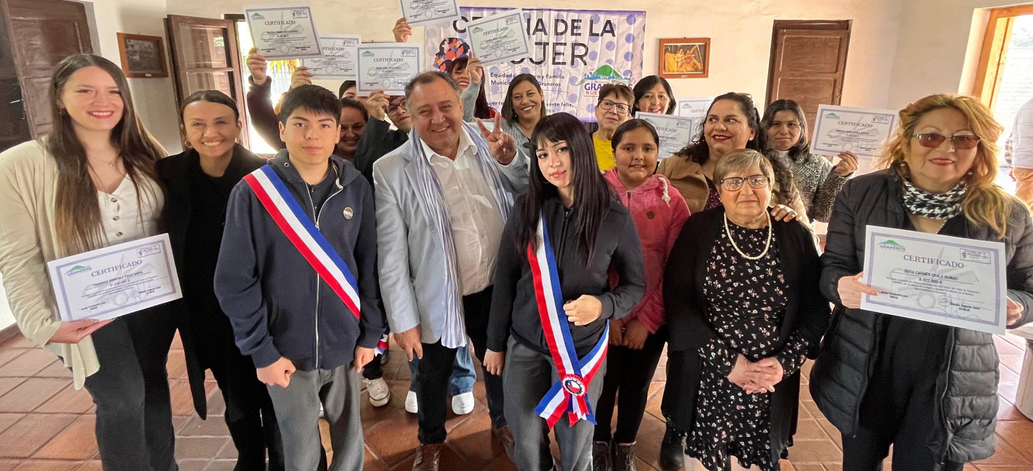 Iniciativa municipal: mujeres granerinas participan de curso de peluquería