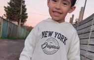 Niño de Navidad se prepara para cumplir el sueño de visitar la NASA gracias a su buena asistencia a clases