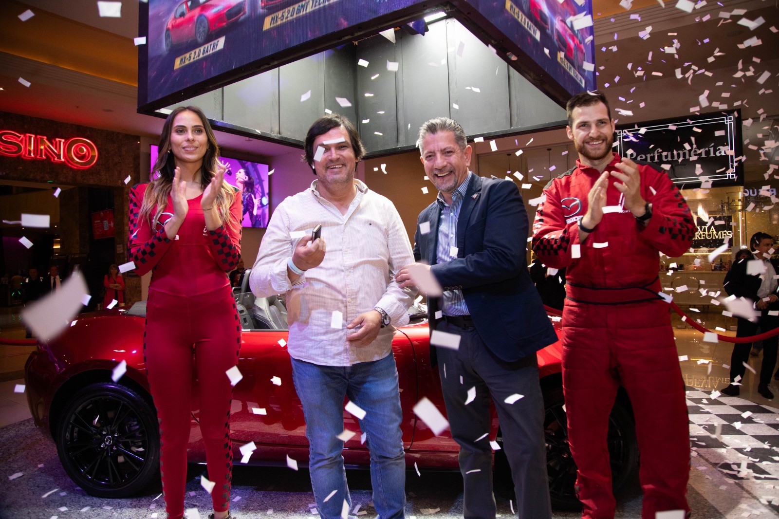 Ganador de sorteo de espectacular Mazda MX-5 en Casino Monticello: 