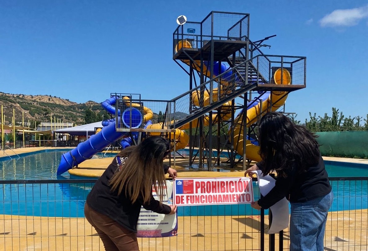 Seremi de Salud prohíbe funcionamiento de parque acuático