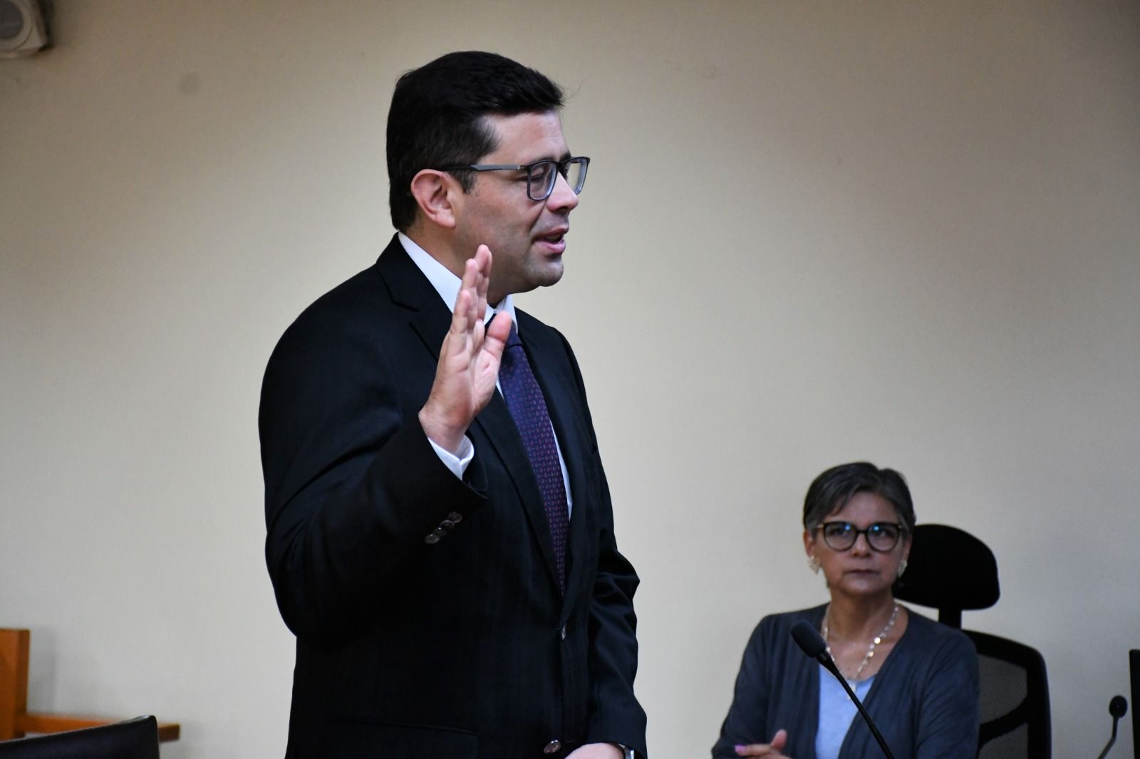 Christian Inostroza Peñailillo presta juramento como juez titular del Juzgado de Letras del Trabajo de Rancagua
