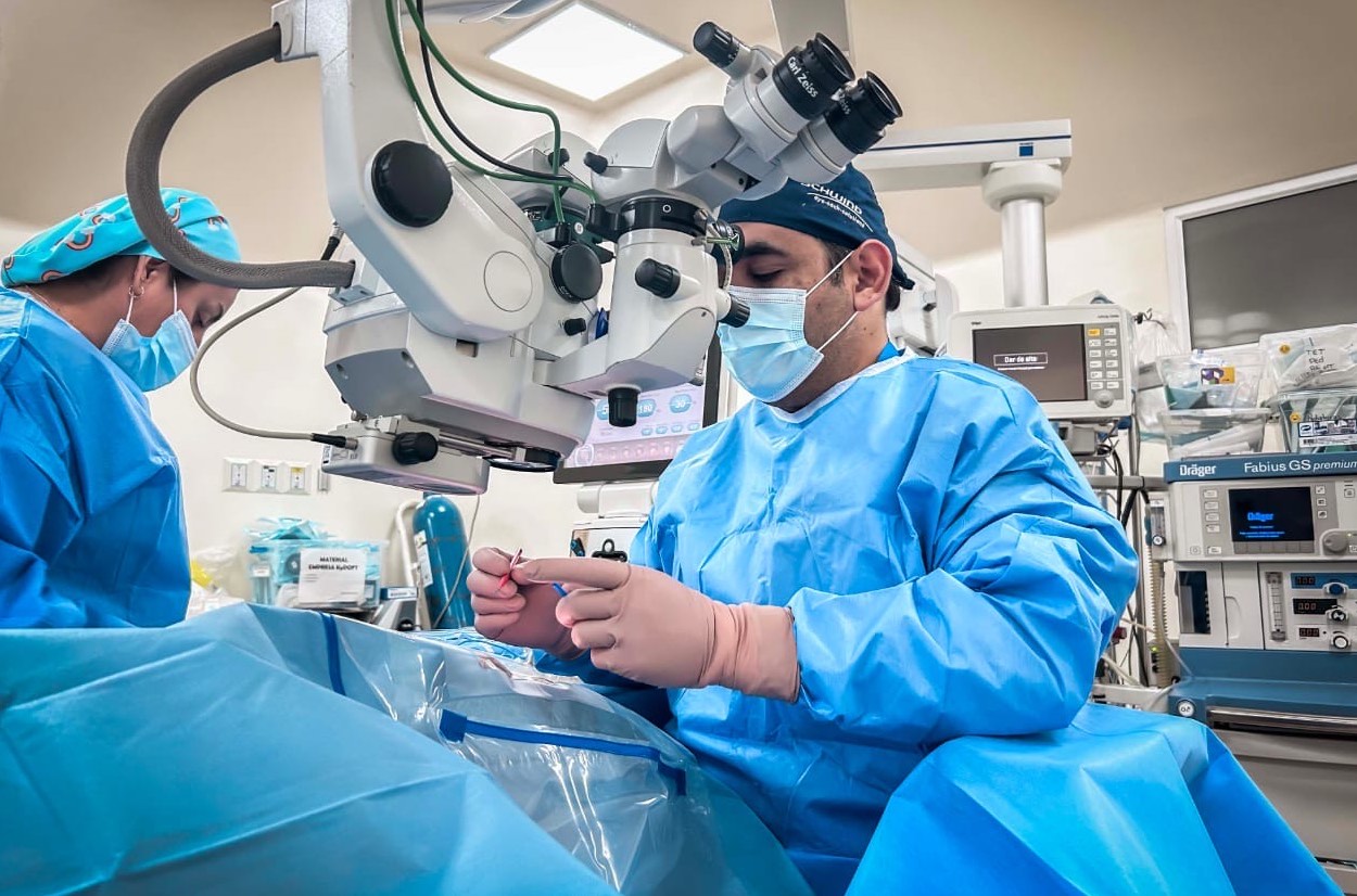 Más de 300 adultos mayores han mejorado su salud visual mediante operativos en el Hospital Dr. Franco Ravera Zunino