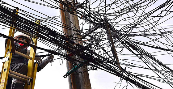 Diputado Cornejo aprueba proyecto que autoriza a los municipios a retirar cables aéreos en desuso y traspasar costos a las empresas