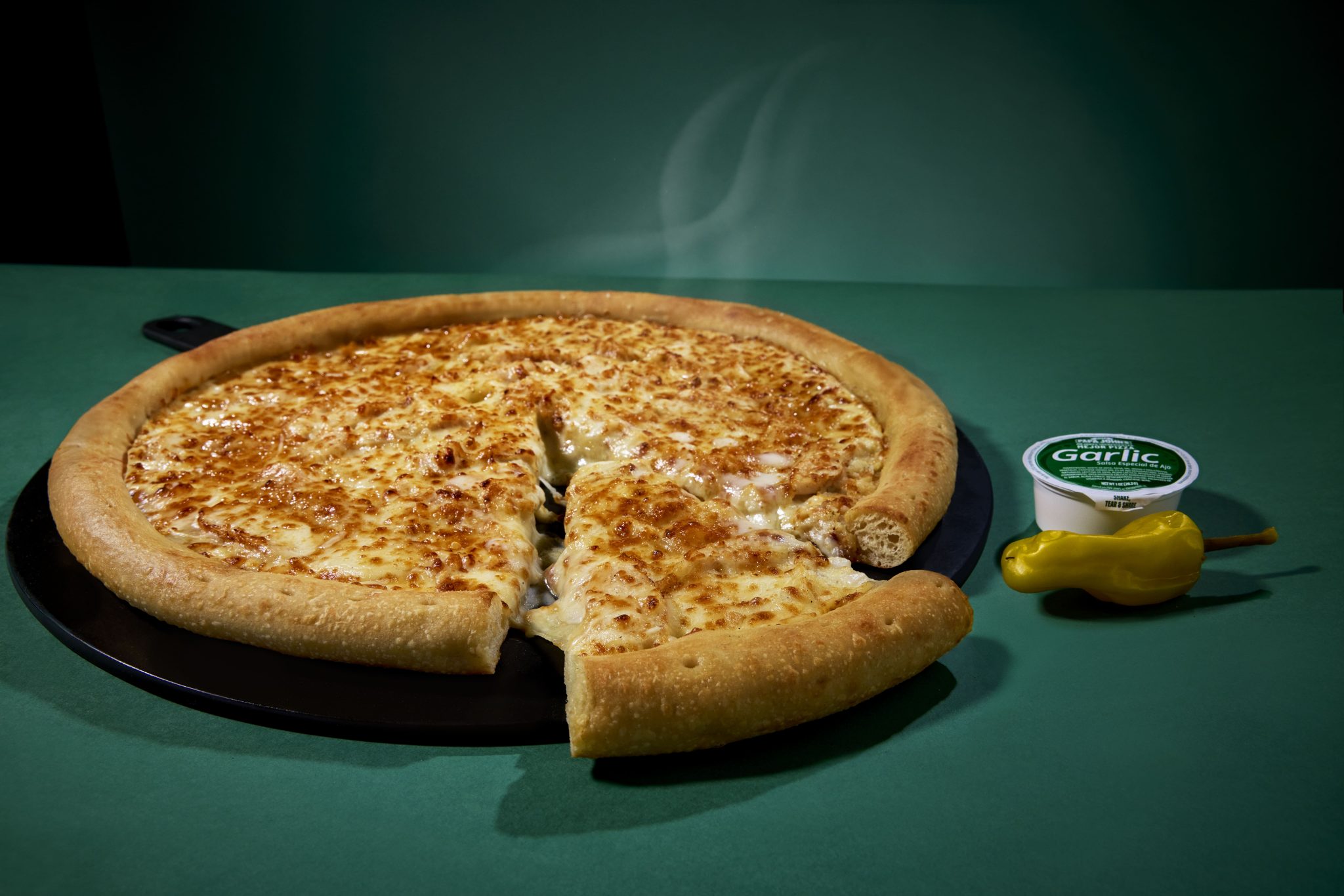Papa Johns celebra 15 años en Chile con el lanzamiento de sus nuevas especialidades Churrasco Luco y Pollo Luco
